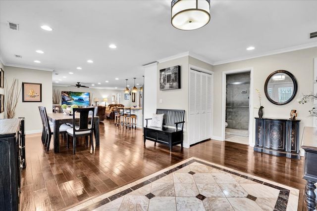 5613 Howard Avenue, La Grange Highlands, IL 60525