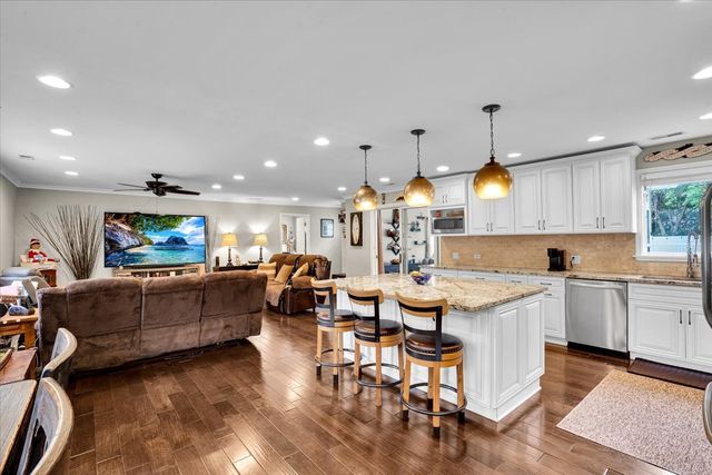5613 Howard Avenue, La Grange Highlands, IL 60525