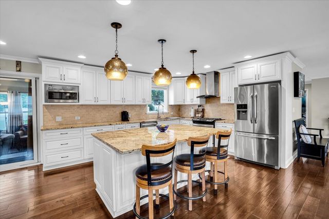 5613 Howard Avenue, La Grange Highlands, IL 60525