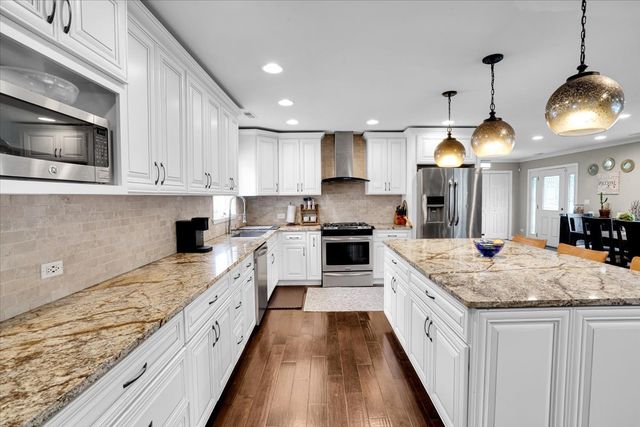 5613 Howard Avenue, La Grange Highlands, IL 60525