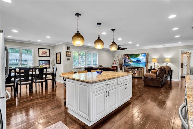 5613 Howard Avenue, La Grange Highlands, IL 60525