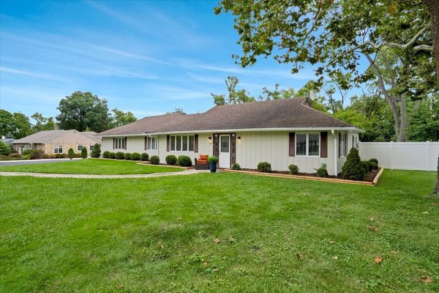 5613 Howard Avenue, La Grange Highlands, IL 60525