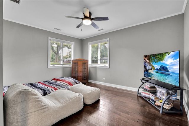 5613 Howard Avenue, La Grange Highlands, IL 60525