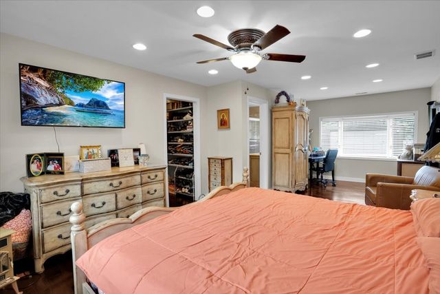 5613 Howard Avenue, La Grange Highlands, IL 60525