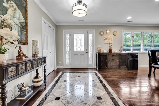 5613 Howard Avenue, La Grange Highlands, IL 60525