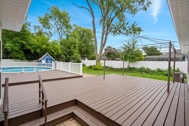 5613 Howard Avenue, La Grange Highlands, IL 60525
