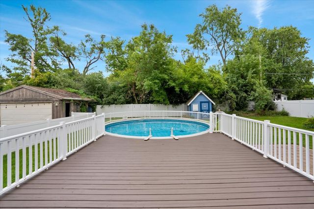 5613 Howard Avenue, La Grange Highlands, IL 60525