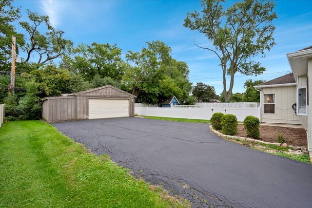 5613 Howard Avenue, La Grange Highlands, IL 60525