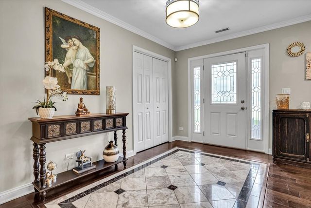 5613 Howard Avenue, La Grange Highlands, IL 60525