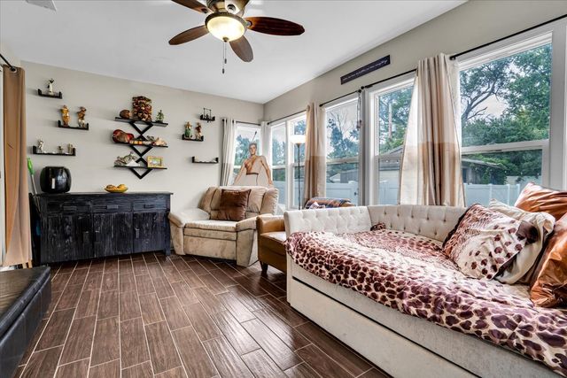 5613 Howard Avenue, La Grange Highlands, IL 60525
