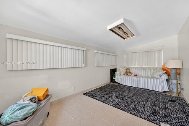 5931 NE 1st Ave, Oakland Park, FL 33334