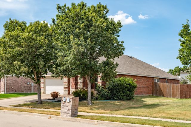 4605 Prairie Crossing Drive, Fort Worth, TX 76244