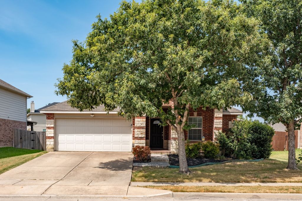 4605 Prairie Crossing Drive, Fort Worth, TX 76244