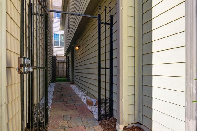 5976 Kansas Street, Houston, TX 77007