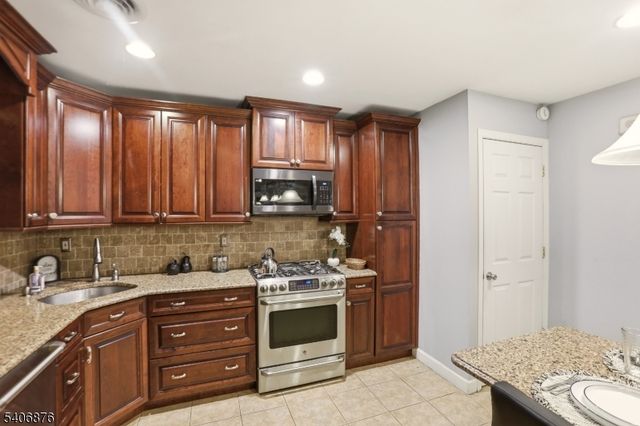 196 Russell Ave, Rahway City, NJ 07065