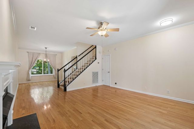 909 Buckskin Ct, Nashville, TN 37221