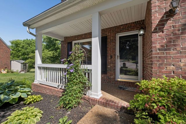 909 Buckskin Ct, Nashville, TN 37221