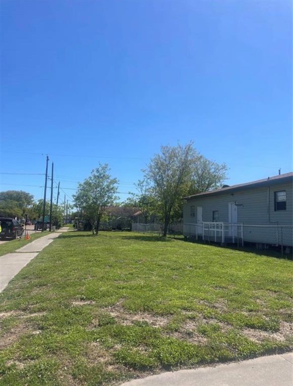 5601 Avenue L, Galveston, TX 77551