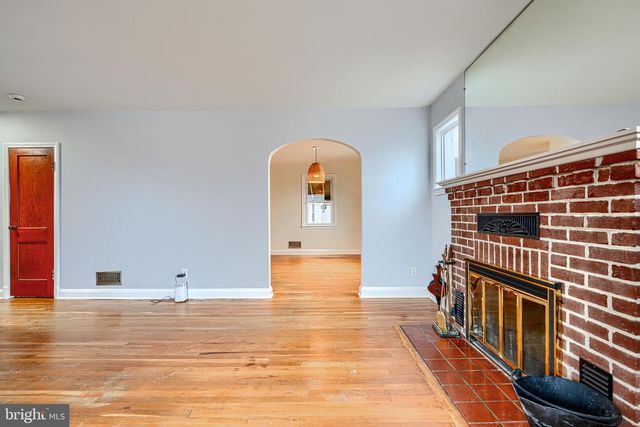 2812 5TH AVE, Baltimore, MD 21234