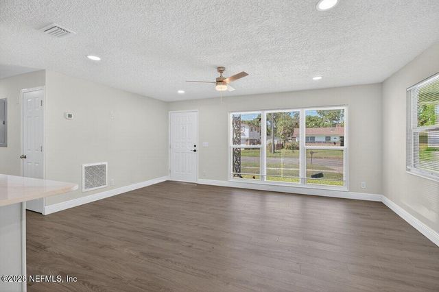 6647 MANHATTAN Drive, Jacksonville, FL 32219