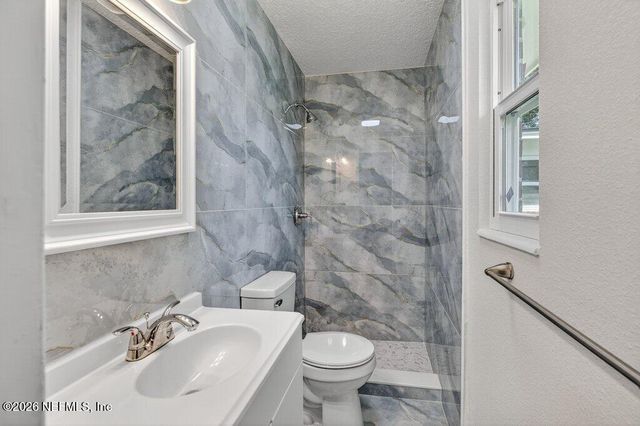 6647 MANHATTAN Drive, Jacksonville, FL 32219