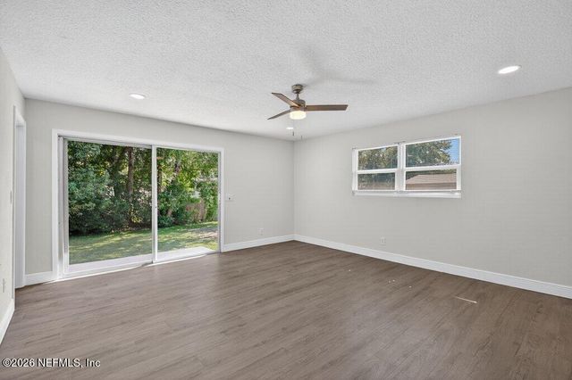 6647 MANHATTAN Drive, Jacksonville, FL 32219