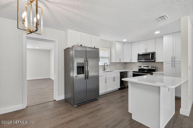 6647 MANHATTAN Drive, Jacksonville, FL 32219