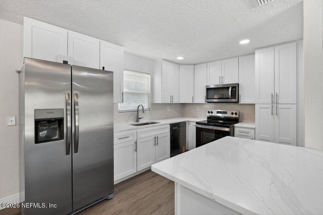 6647 MANHATTAN Drive, Jacksonville, FL 32219