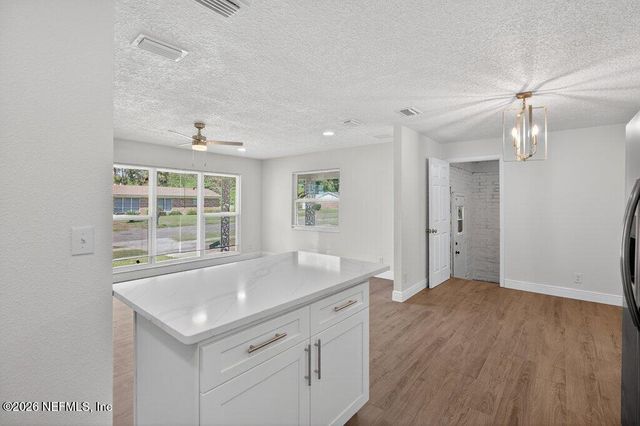 6647 MANHATTAN Drive, Jacksonville, FL 32219