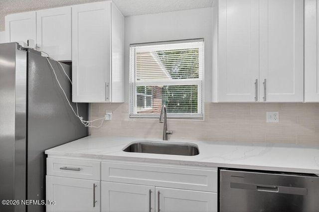 6647 MANHATTAN Drive, Jacksonville, FL 32219