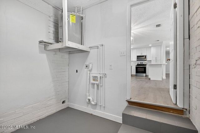 6647 MANHATTAN Drive, Jacksonville, FL 32219