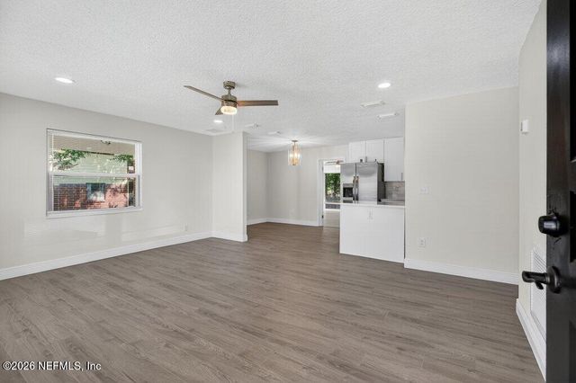 6647 MANHATTAN Drive, Jacksonville, FL 32219