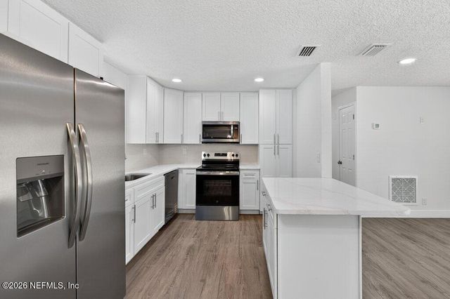 6647 MANHATTAN Drive, Jacksonville, FL 32219