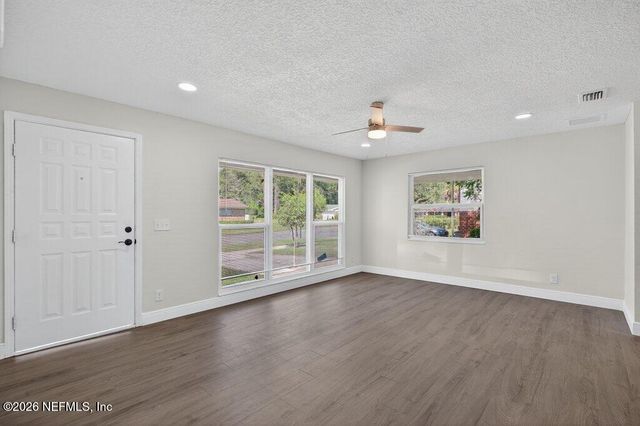 6647 MANHATTAN Drive, Jacksonville, FL 32219