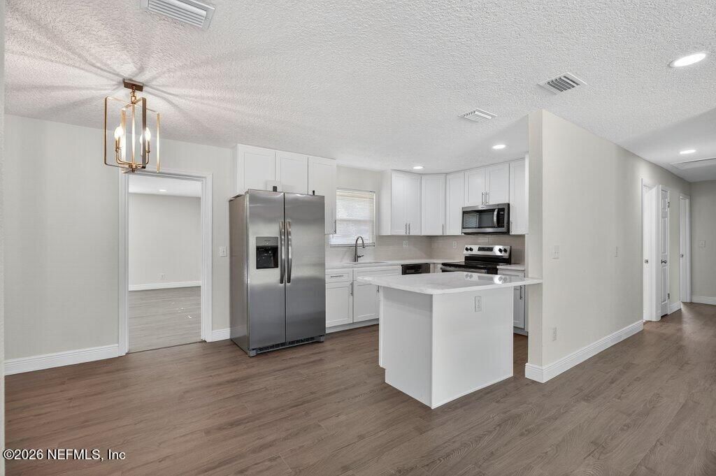 6647 MANHATTAN Drive, Jacksonville, FL 32219