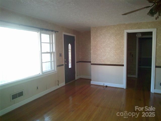 1303 W Dixon Boulevard, Shelby, NC 28152