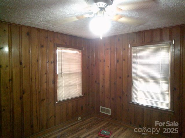 1303 W Dixon Boulevard, Shelby, NC 28152