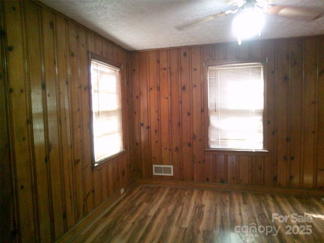 1303 W Dixon Boulevard, Shelby, NC 28152