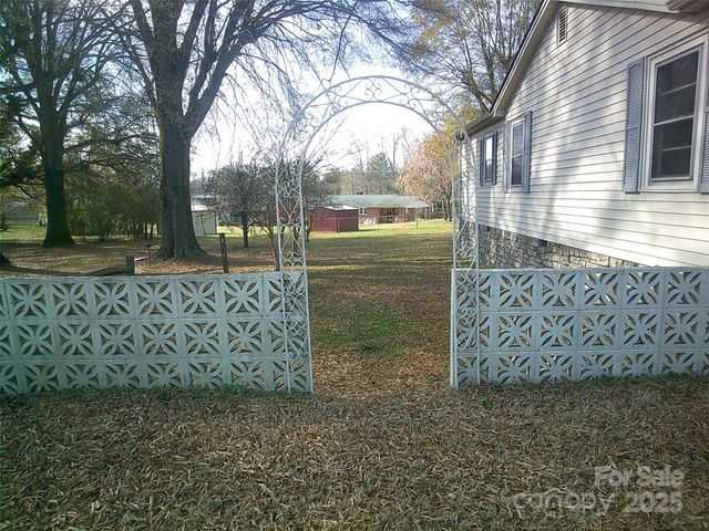 1303 W Dixon Boulevard, Shelby, NC 28152