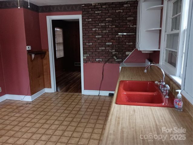 1303 W Dixon Boulevard, Shelby, NC 28152
