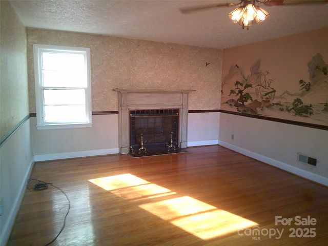 1303 W Dixon Boulevard, Shelby, NC 28152