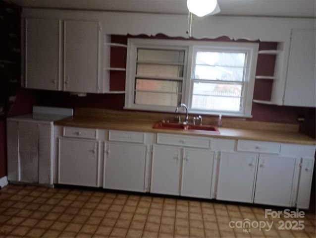 1303 W Dixon Boulevard, Shelby, NC 28152