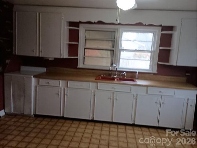 1303 W Dixon Boulevard, Shelby, NC 28152