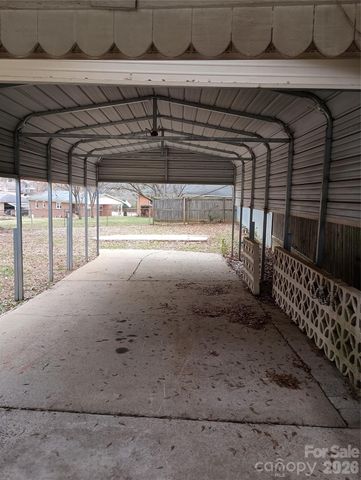 1303 W Dixon Boulevard, Shelby, NC 28152