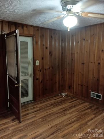 1303 W Dixon Boulevard, Shelby, NC 28152