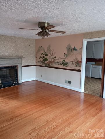 1303 W Dixon Boulevard, Shelby, NC 28152