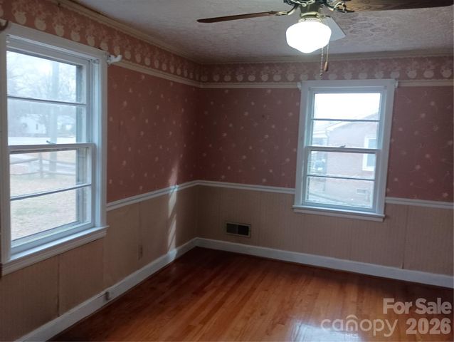 1303 W Dixon Boulevard, Shelby, NC 28152