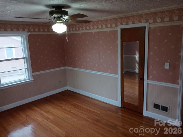 1303 W Dixon Boulevard, Shelby, NC 28152