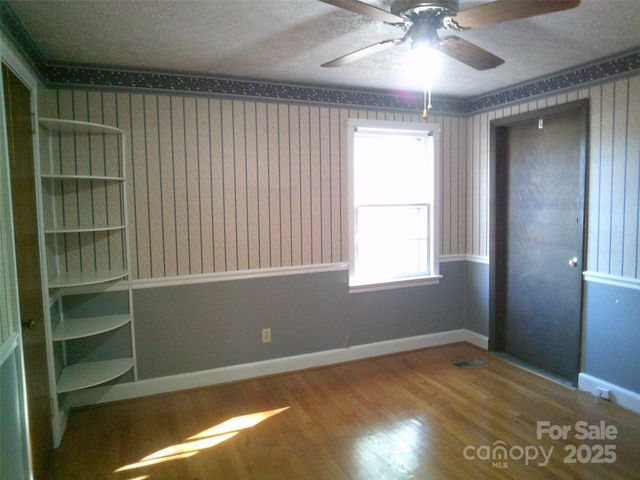 1303 W Dixon Boulevard, Shelby, NC 28152