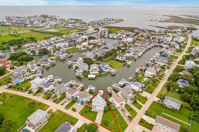 13839 Windlass Circle, Galveston, TX 77554